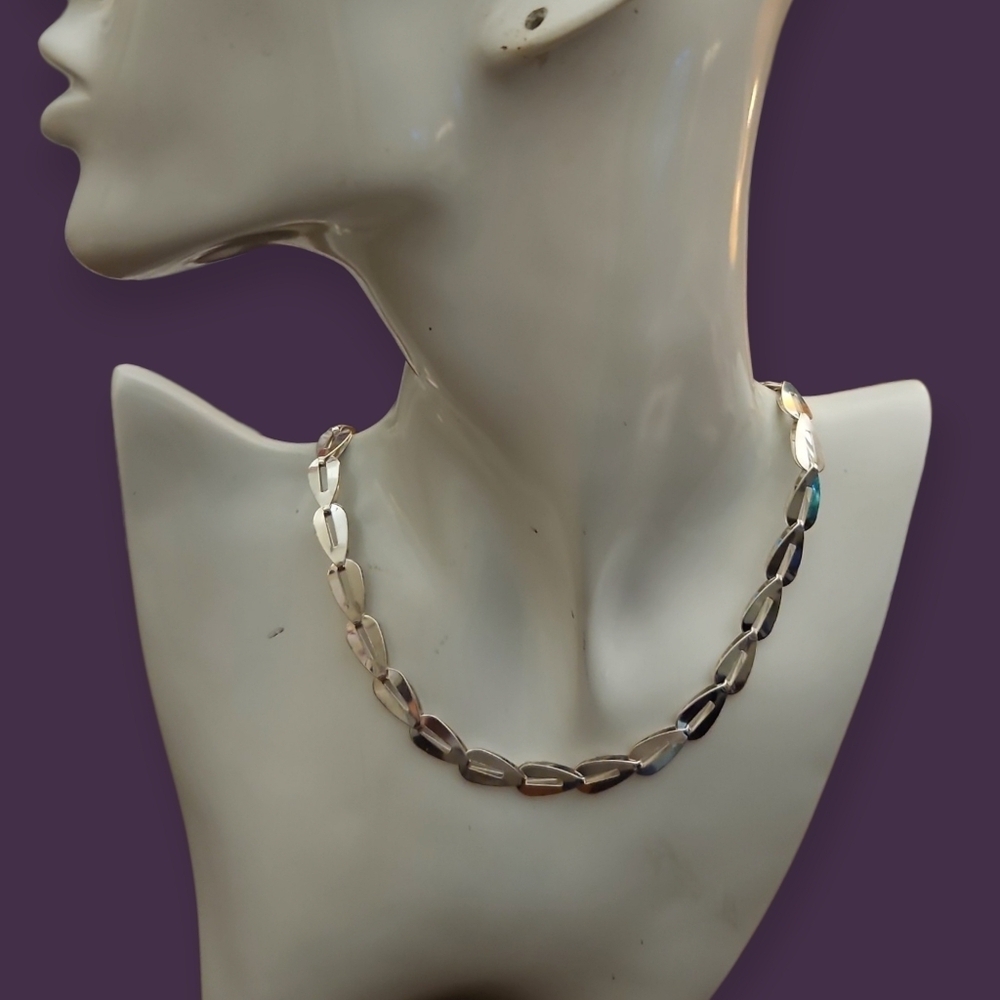Vtg JORDACHE 1980s Silvertone Chain Necklace